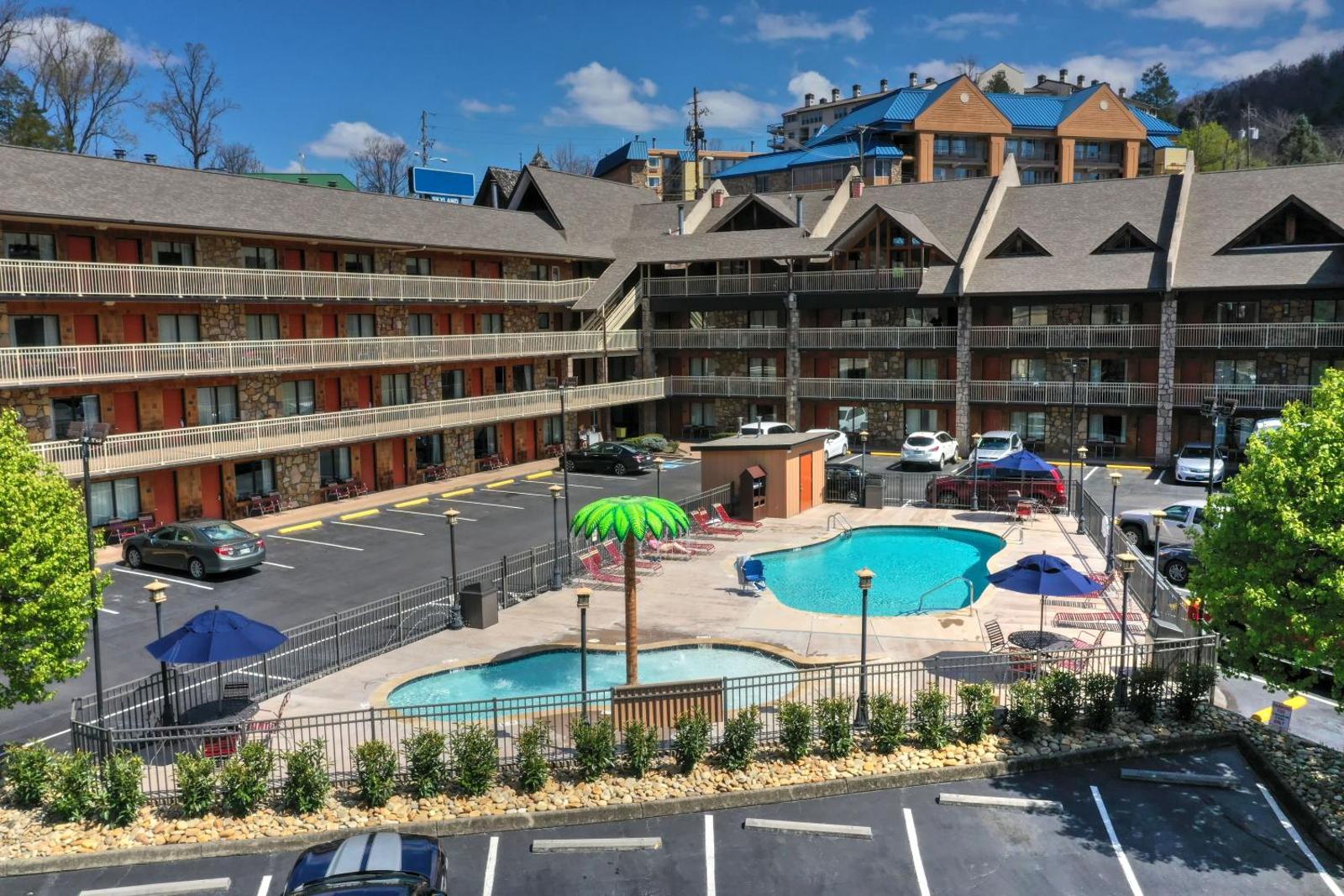 Crossroads Inn & Suites Gatlinburg