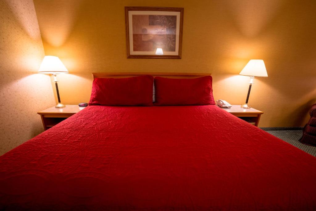 Eagle's View Inn & Suites