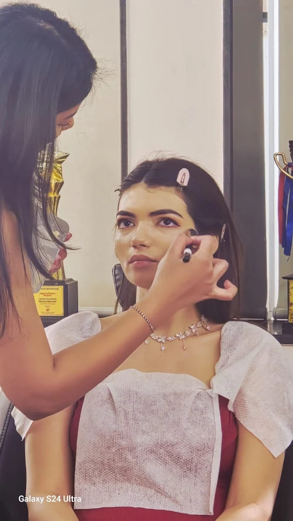 Lakme Academy Bandra, Powered by Aptech:-Best Makeup Academy in Bandra
