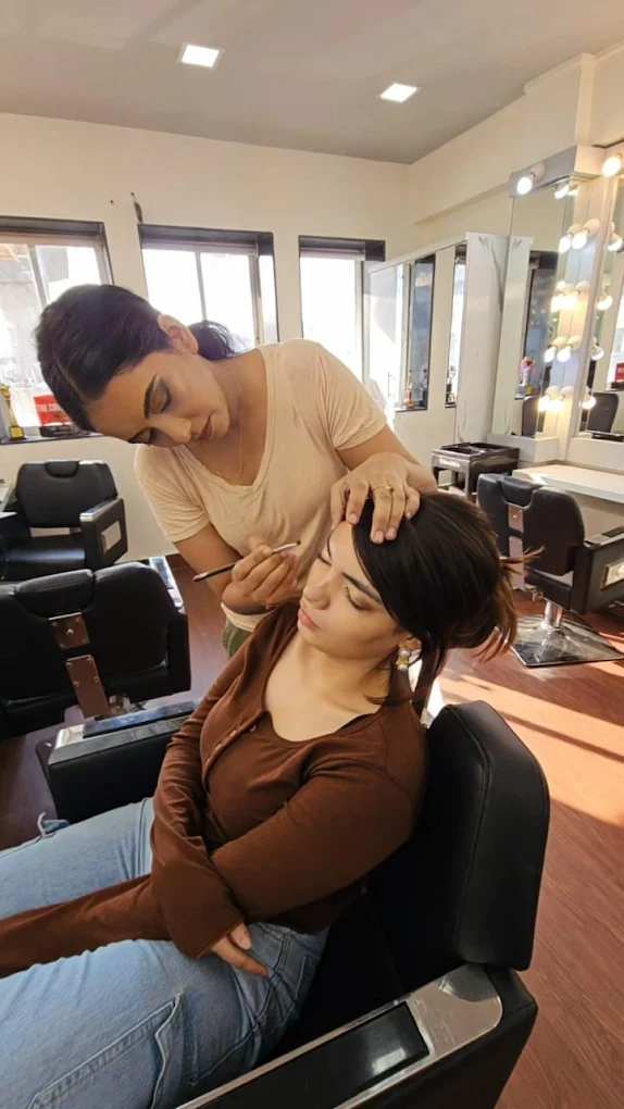 Lakme Academy Bandra, Powered by Aptech:-Beauty Training Institute in Bandra