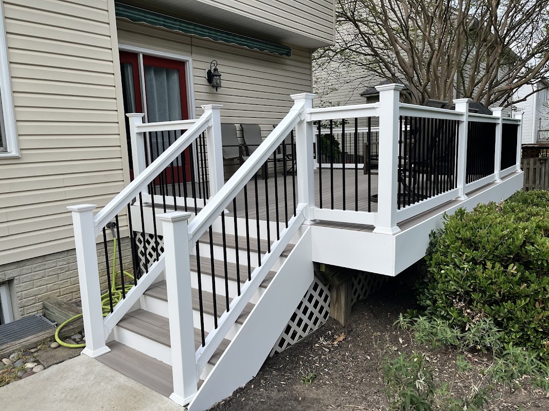 MD Contractors Fences Decks & Patios