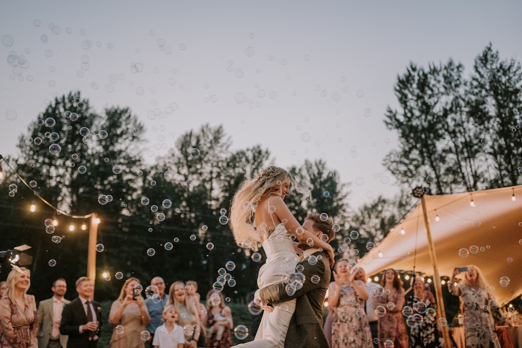 Thistle & Thorne Wedding Planner